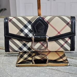 Burberry Haymarket Wallet Excellent Condition
